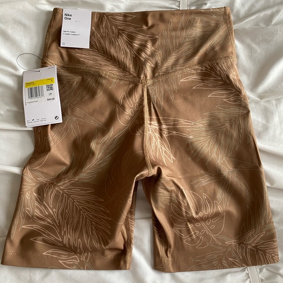 NWT Nike One Tight Fit 7” Length Small Athletic Shorts - Biker shorts - … - Picture 4 of 7